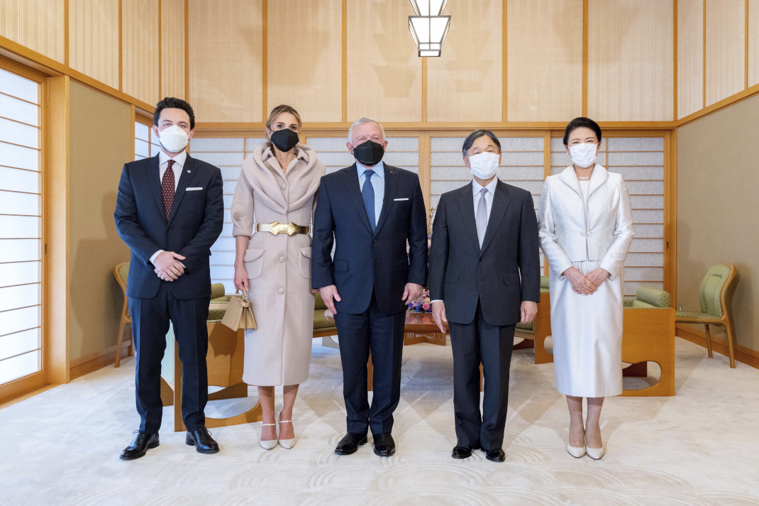 H βασίλισσα Ράνια της Ιορδανίας με το πιο υπέροχο παλτό -Η ultra chic εμφάνιση στην Ιαπωνία