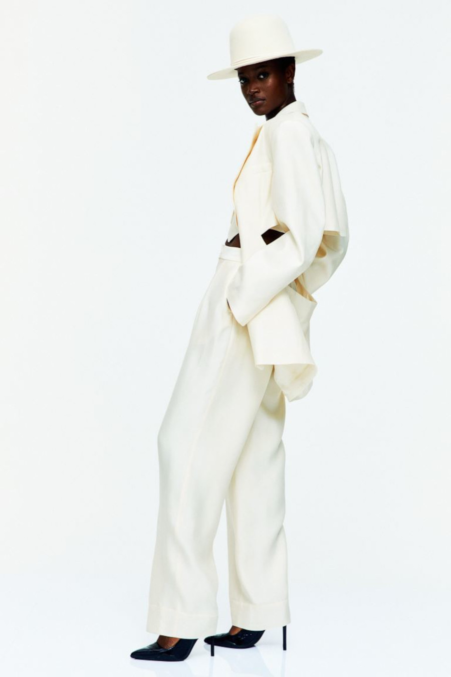 Η Ελένη Φουρέιρα με total look από τα H&M 