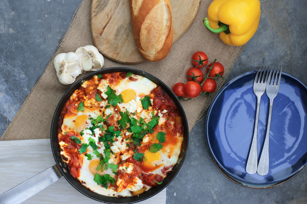 Shakshuka: Αυγά σε σάλτσα ντομάτας﻿