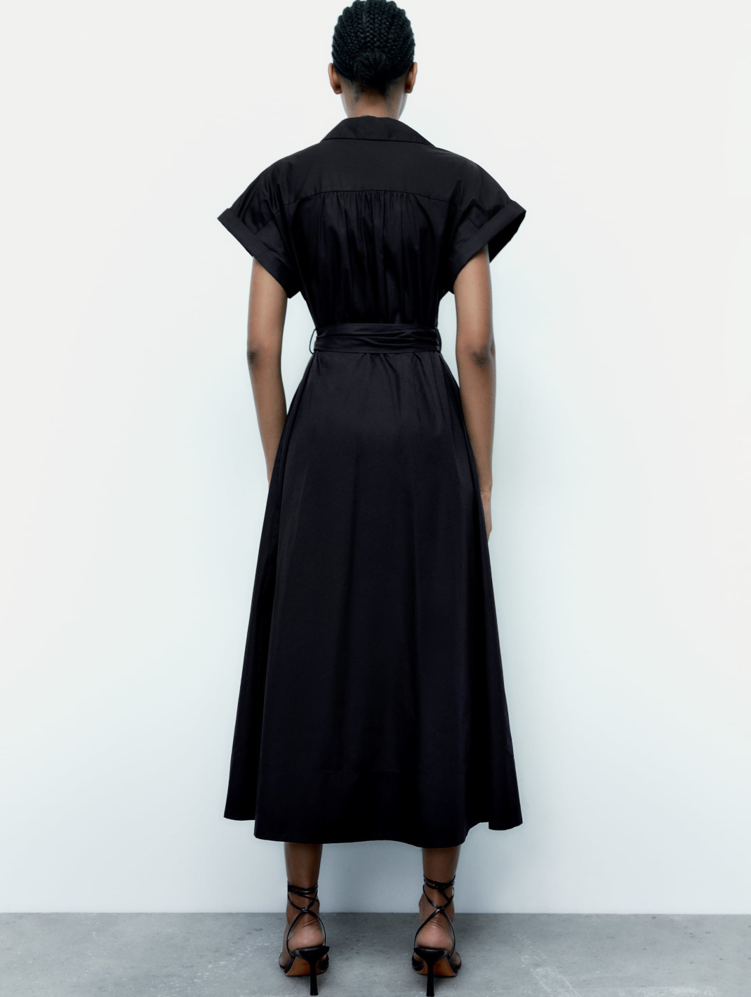 μαύρο φόρεμα από τα Zara