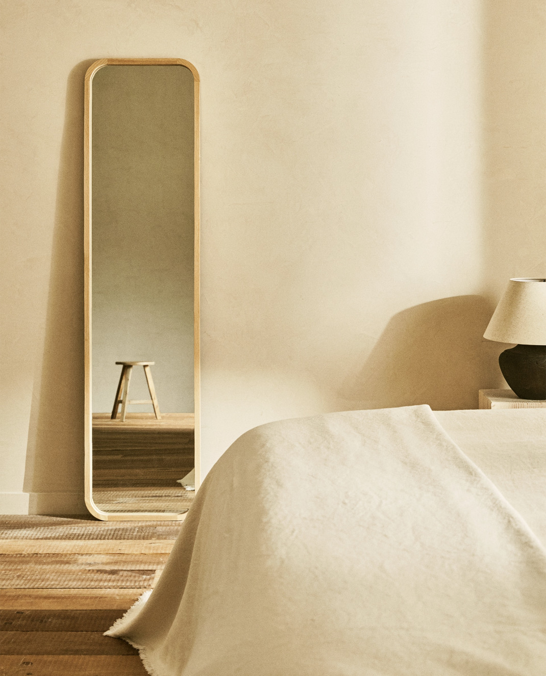 Ο στιλάτος και μοντέρνος καθρέπτης από τα Zara Home που θα ομορφύνει την κρεβατοκάμαρά σου