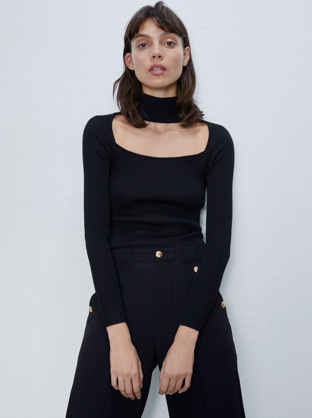 μοντέλο με πουλόβερ Zara