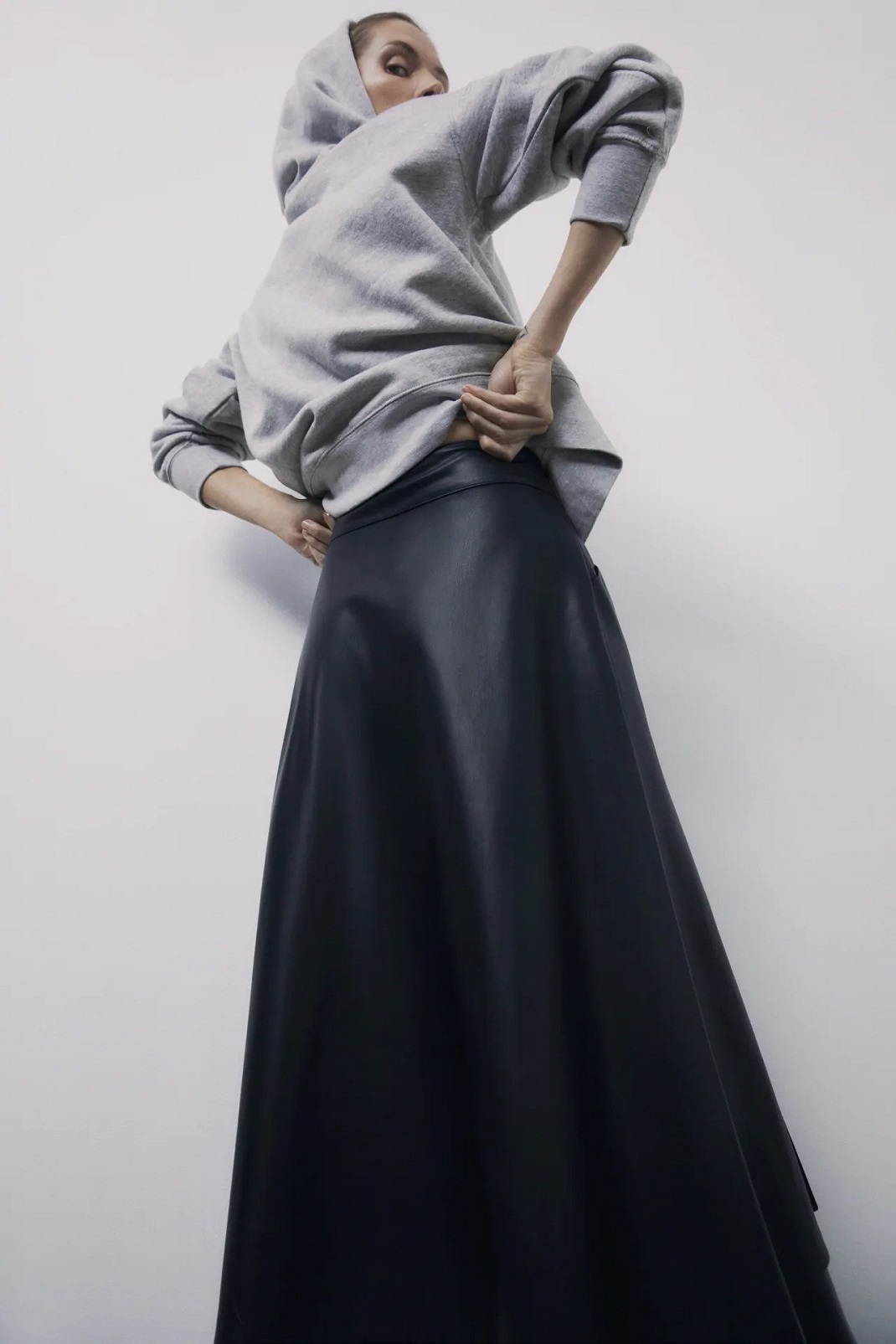 midi δερμάτινη φούστα Zara