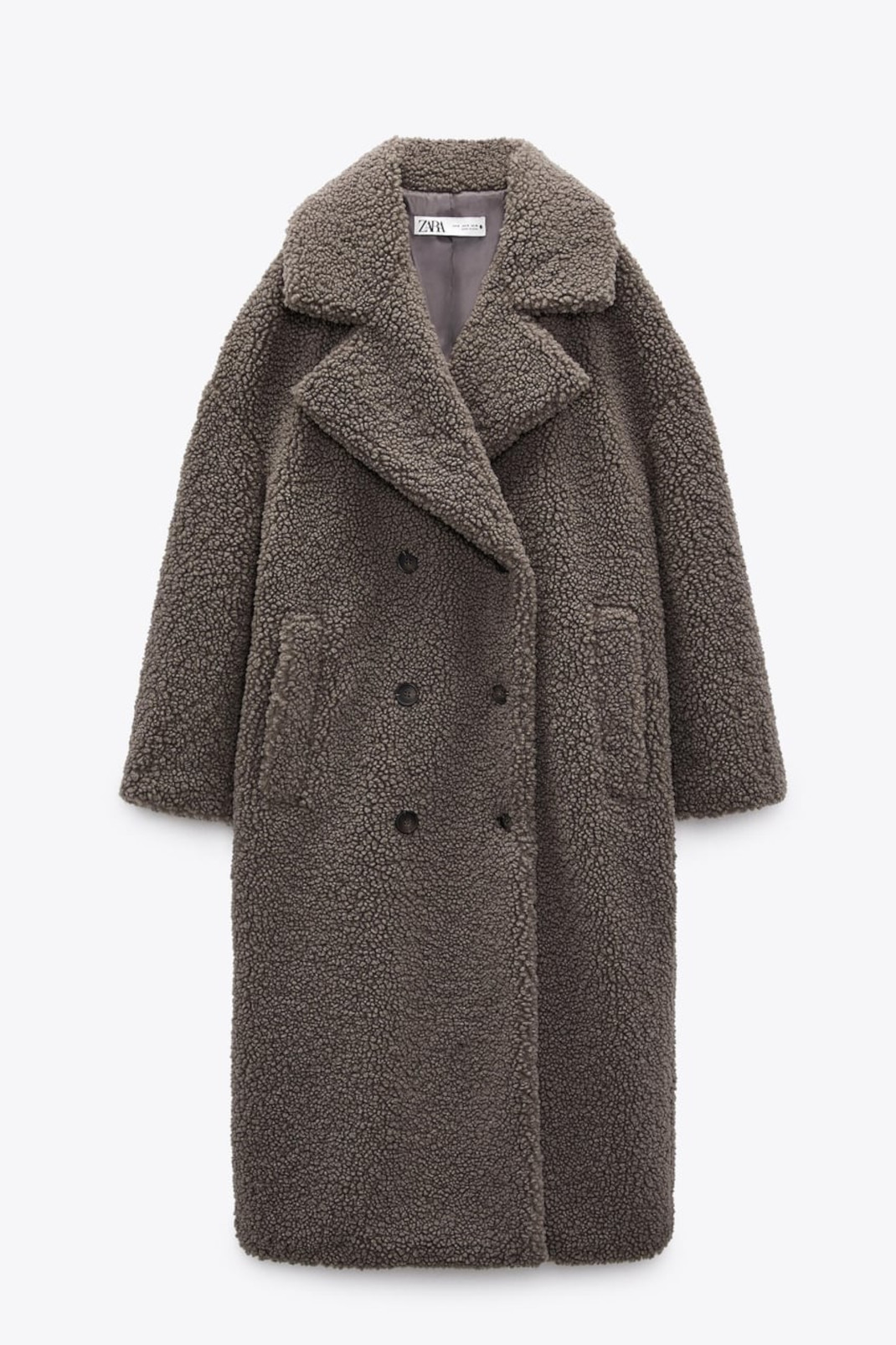 Η Δούκισσα Νομικού με στιλάτο teddy coat -Βρήκαμε ένα παρόμοιο από τη νέα συλλογή των Zara 