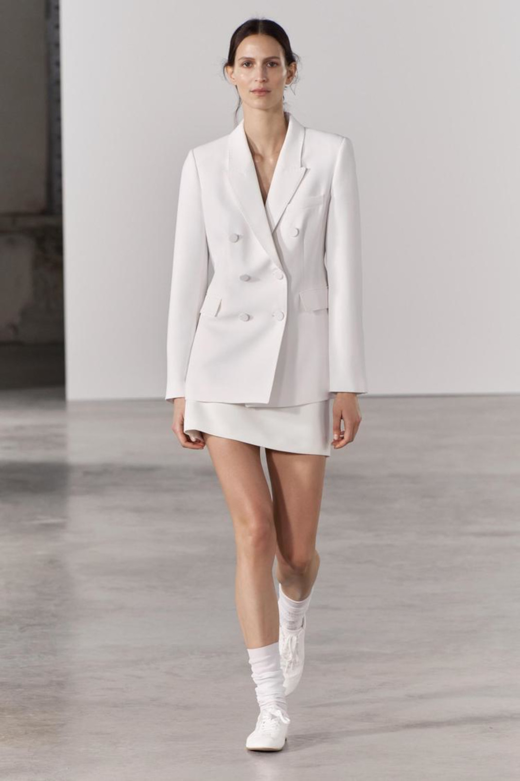 Η Σταματίνα Τσιμτσιλή με skirt suit από τα Zara -Η τέλεια αγορά αν παντρεύεσαι με πολιτικό γάμο 