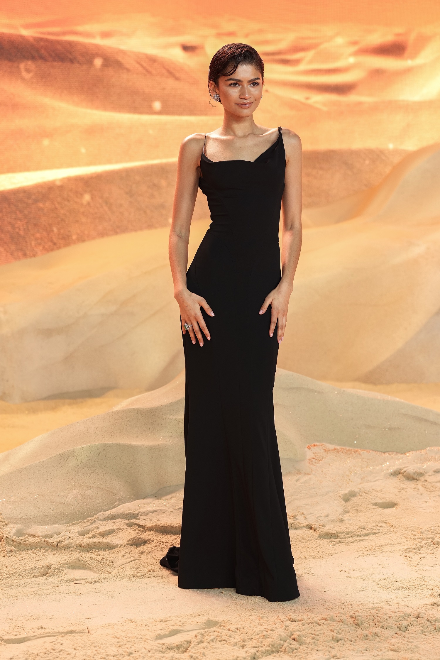 Η Ζεντάγια με μαύρο φόρεμα Mugler