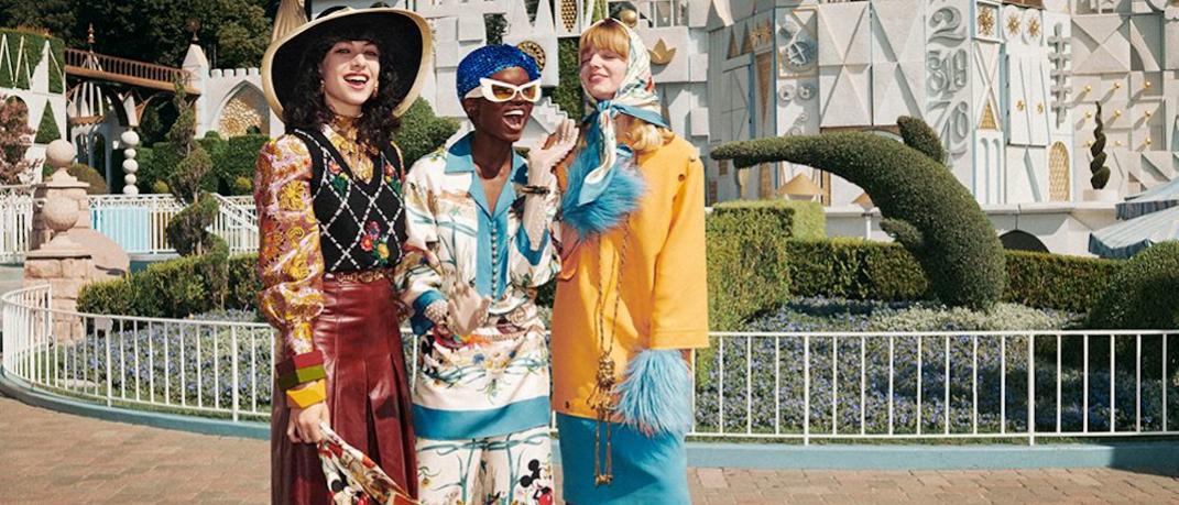 μοντέλα χαμογελούν στη Disneyland στην καμπάνια του οίκου Gucci 