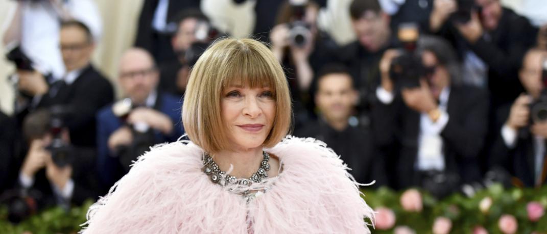 Anna Wintour με ροζ πούπουλα στο Meta Gala 