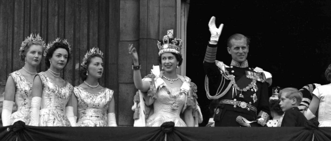 Βασίλισσα Ελισάβετ και Φίλιππος στο μπαλκόνι