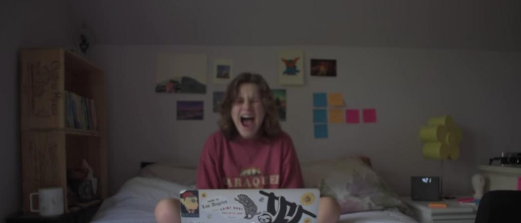 15χρονη ουρλιάζει φιλμ καραντίνας