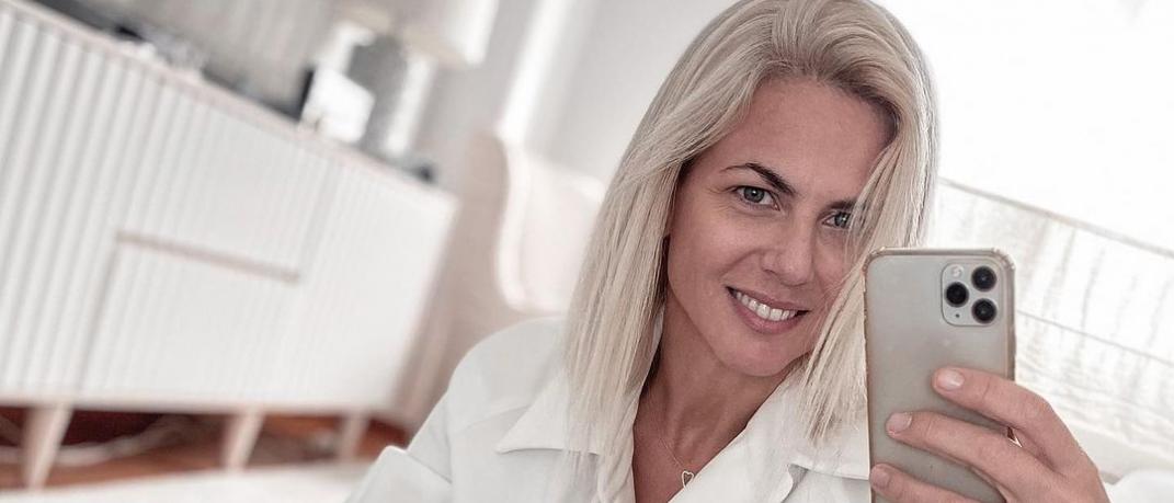 H Χριστίνα Κοντοβά ντυμένη στα λευκά