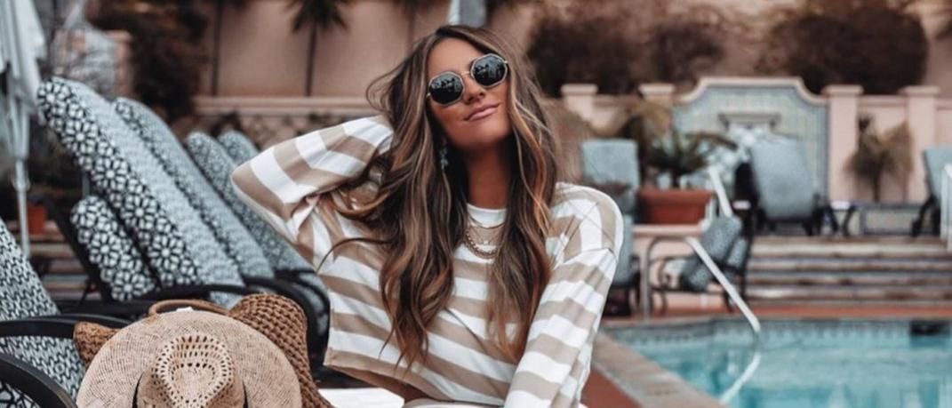 Woman casual outfit by the pool