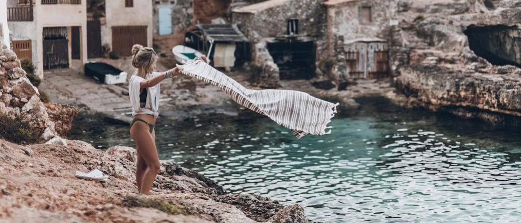 woman on the beach summer style