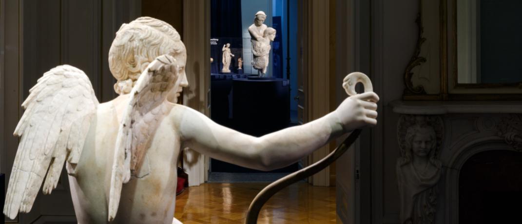 άγαλμα στην έκθεση Κάλλος στο Μουσείο Κυκλαδικής 
