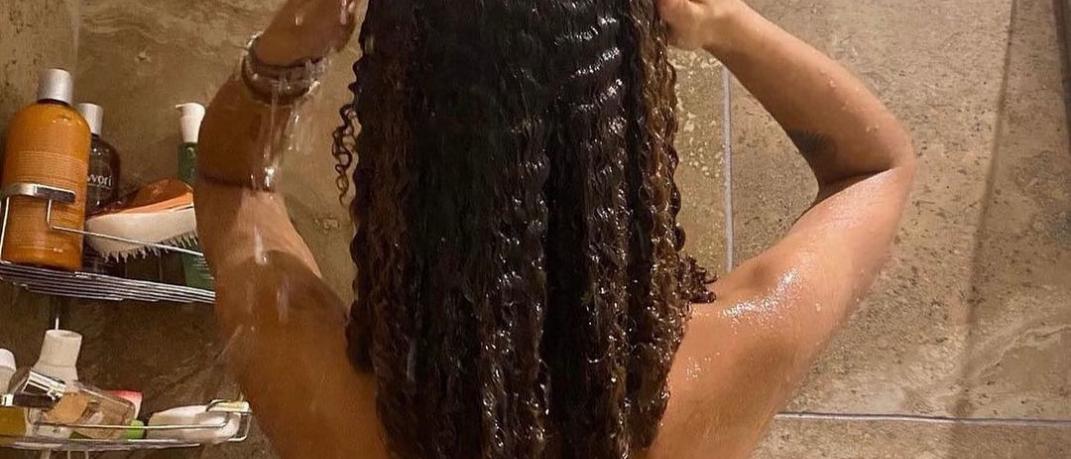 Shower, shampoo