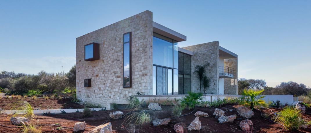 The Feng Shui stone house στα Χανιά με την υπογραφή των Zeropixel architects