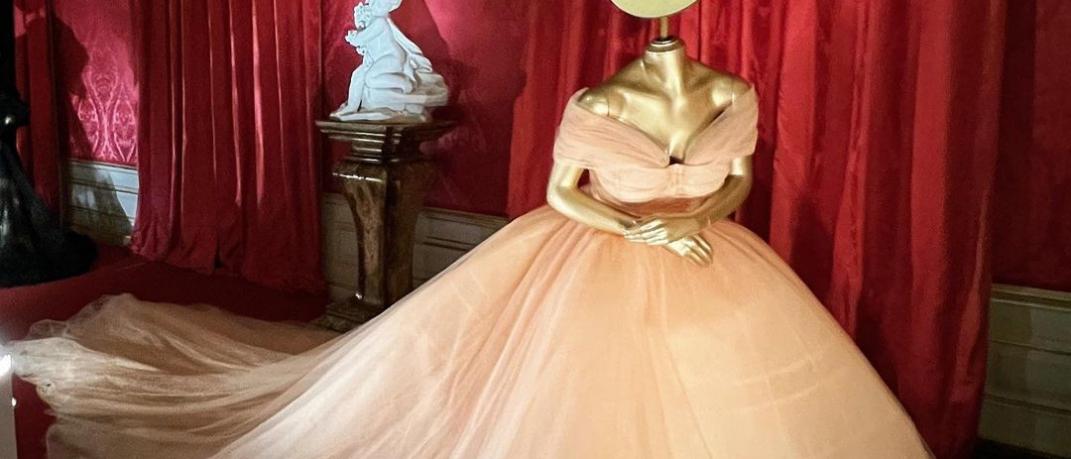Το Παλάτι του Κένσινγκτον φιλοξενεί δημιουργίες που φόρεσαν ξένοι celebrities