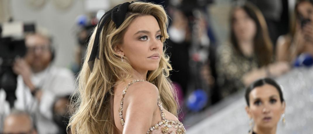 Τα παρασκήνια του Met Gala με τη Sydney Sweeney 