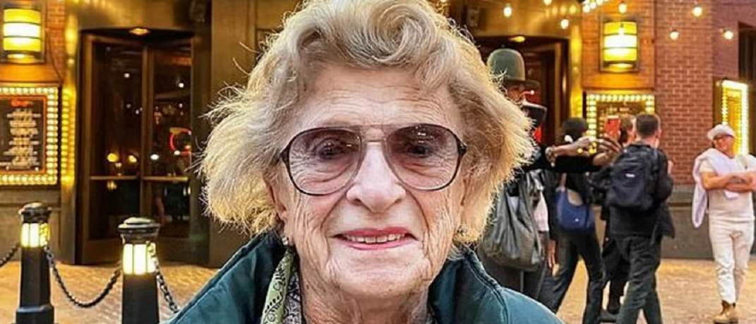 Η 99χρονη Mildred Kirschenbaum μοιράζεται τη σοφία της μέσω του Instagram και του TikTok της κόρης της, Gayle