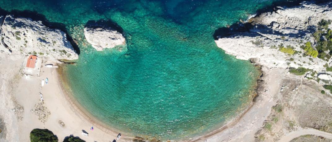 Η εξωτική παραλία, μιάμιση ώρα από την Αθήνα