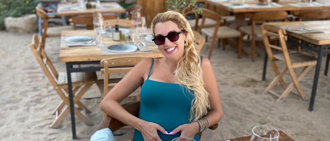 Η Κωνσταντίνα Σπυροπούλου με ολόσωμο μαγιό 5 μήνες μετά τη γέννηση του 