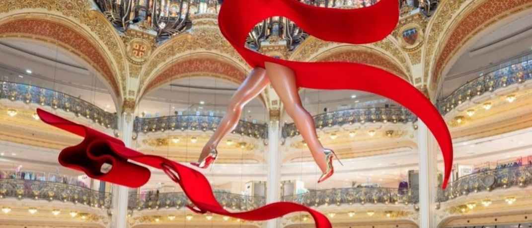 O Christian Louboutin στόλισε το Galeries Lafayette / Φωτογραφία: Instagram