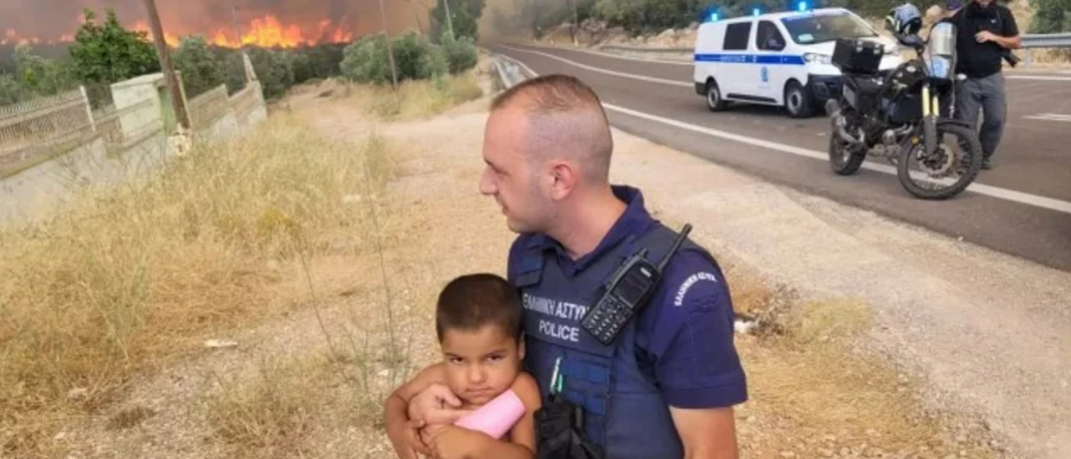 Ο 26χρονος αστυνομικός με το δίχρονο παιδάκι στη Νέα Ζωή