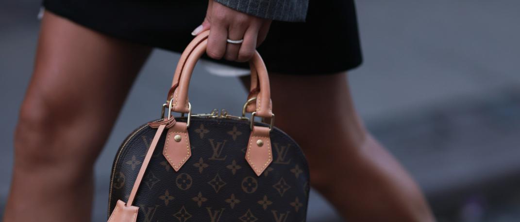 η Alma bag του Louis Vuitton