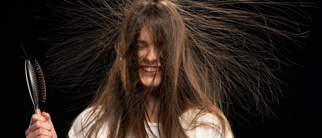 Τα υφάσματα που κάνουν τα μαλλιά να ηλεκτρίζονται