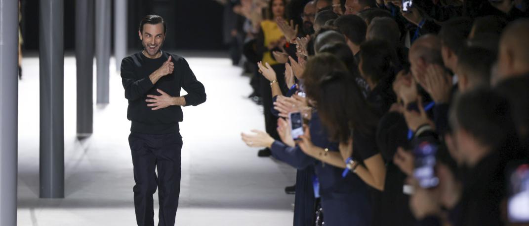 Ο Nicolas Ghesquière επισφράγισε τα 10 χρόνια στη Louis Vuitton με ένα δυναμικό σόου στο Παρίσι