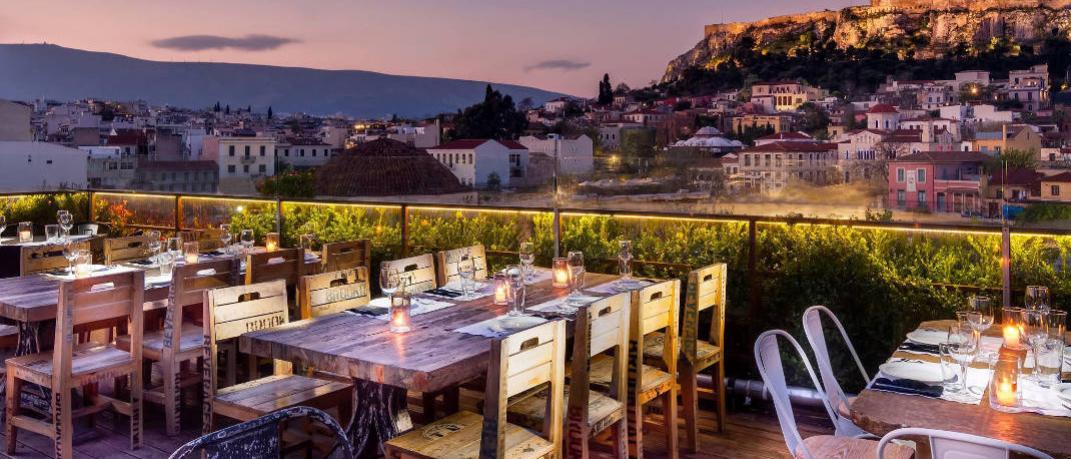 Η Αθήνα στο πιάτο: 11 δροσερές ταράτσες στην πόλη με θέα 360 μοιρών | 0 bovary.gr