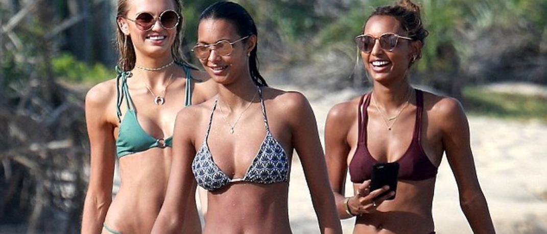 Τα αγγελάκια της Victoria's Secret στην παραλία με bikini - Μοίρασαν πρωτοχρονιάτικα «εγκεφαλικά» | 0 bovary.gr