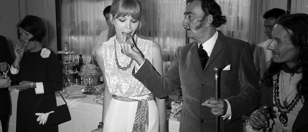 Η Αμάντα Λιρ με τον Σαλβαντόρ Νταλί το 1968 /Getty Images
