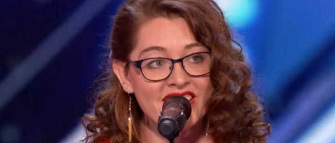Η κωφή τραγουδίστρια που έκανε το «America's Got Talent» να υποκλιθεί | 0 bovary.gr