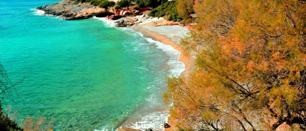 Ερωτοσπηλιά: Μια παραλία με αμμουδιά και διάφανα νερά 36 χιλιόμετρα από την Αθήνα | 0 bovary.gr