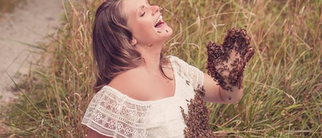 Εγκυος ποζάρει με 20.000 μέλισσες στην κοιλιά της σε μια σοκαριστική φωτογράφιση | 0 bovary.gr