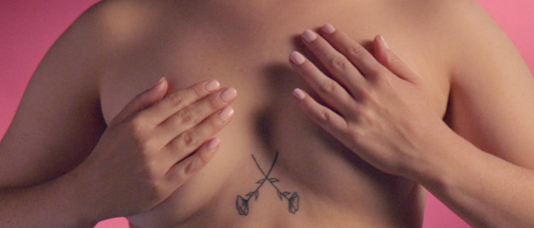 Διαφήμιση σπάει για πρώτη φορά τα ταμπού και δείχνει ολόγυμνο γυναικείο στήθος | 0 bovary.gr
