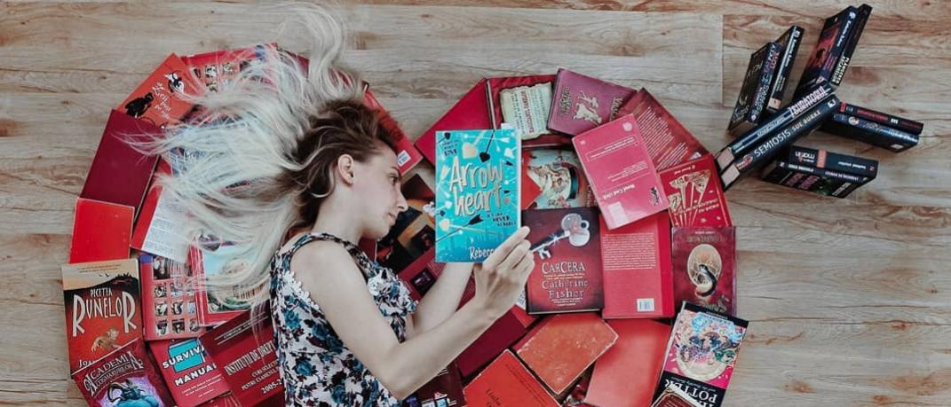 Η λάτρης των βιβλίων, Φωτογραφία: elizabeth_sagan/instagram