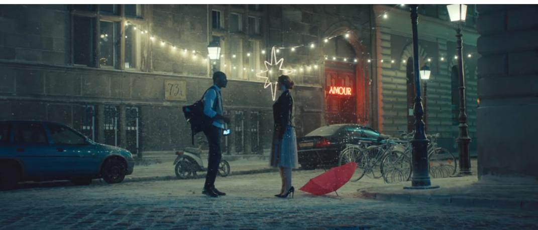 Η viral χριστουγεννιάτικη διαφήμιση που φέρνει το παραμύθι της Σταχτοπούτας στο σήμερα | 0 bovary.gr