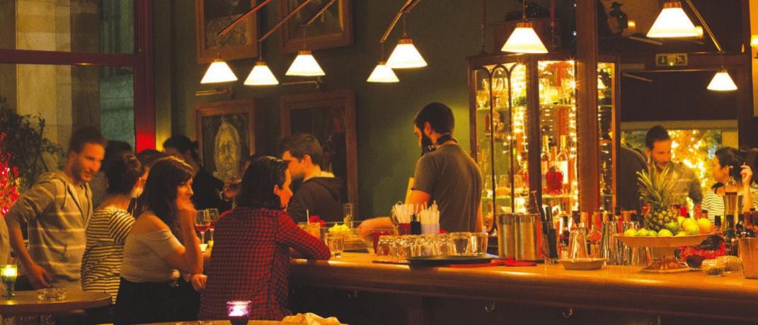 8 μικρά, κρυφά μπαρ στην Αθήνα για να ακούσεις τζαζ- Μεθυστική ατμόσφαιρα, γευστικά ποτά | 0 bovary.gr