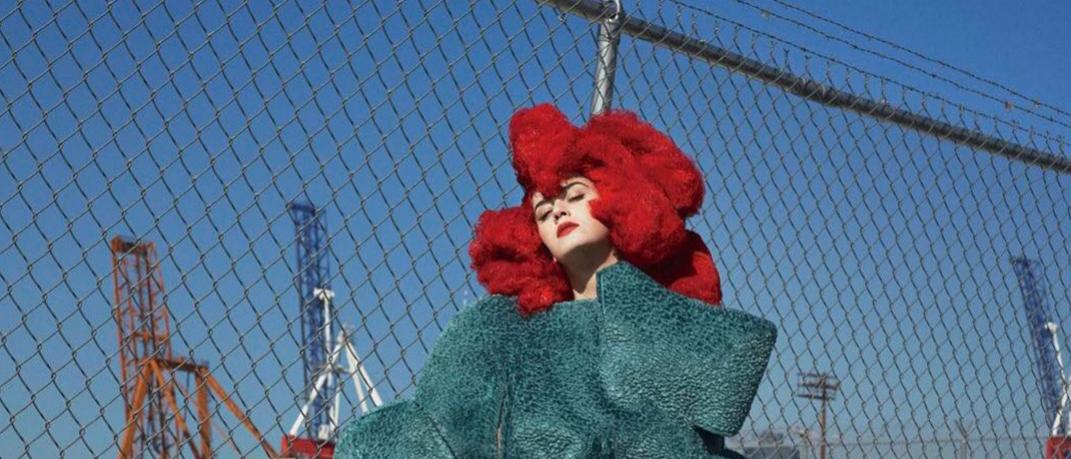 Η Κέιτι Πέρι με Comme des Garçons στο εξώφυλλο της Vogue | 0 bovary.gr