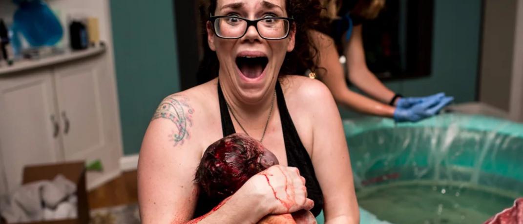 Η εκπληκτική αντίδραση της γυναίκας που γέννησε (φυσιολογικά) μωρό 5 κιλών -Καρέ καρέ ο τοκετός [εικόνες] | 0 bovary.gr