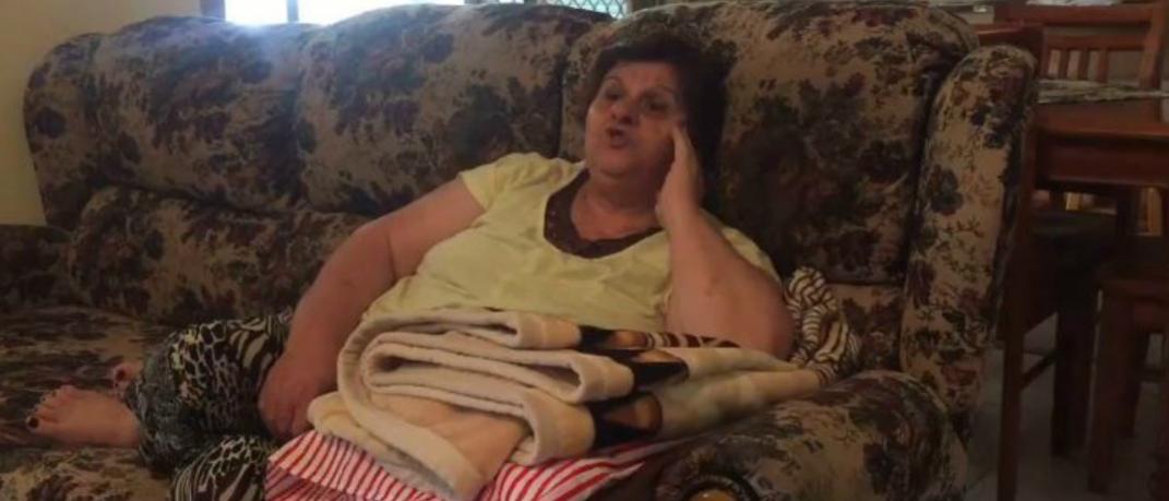 Ελληνίδα γιαγιά που ζει στην Αυστραλία ξυπνάει στις 5 το πρωί για να δει Survivor | 0 bovary.gr