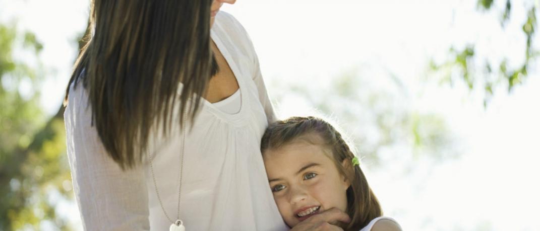 3 λόγοι που δεν πρέπει να αναγκάσεις το παιδί να αγκαλιάσει κάποιον | 0 bovary.gr