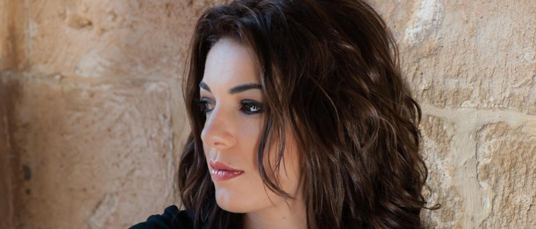 Η Στέλλα Σειραγάκη είναι η γυναικεία φωνή της Κρήτης  | 0 bovary.gr