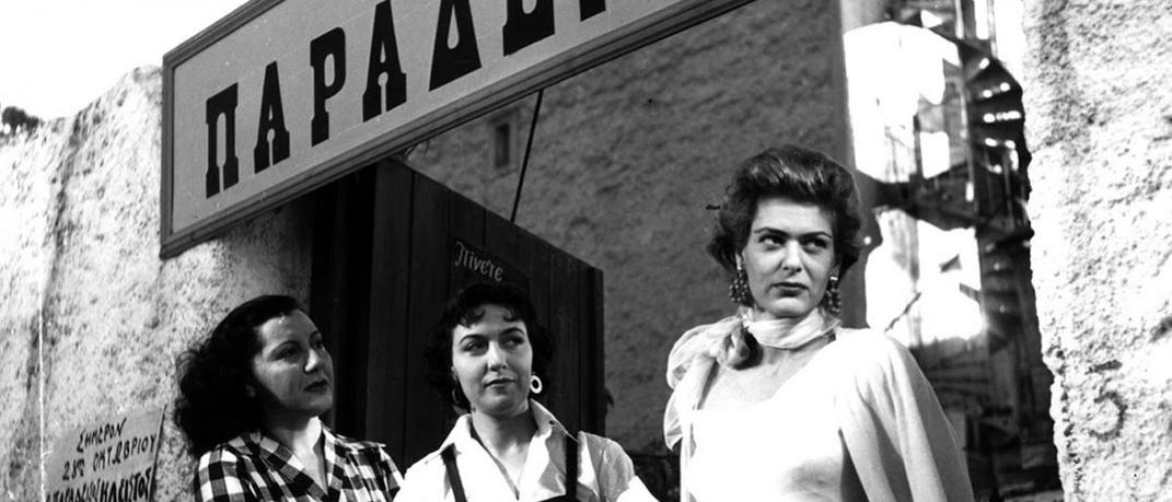 Η Σοφία Βέμπο, η Βούλα Ζουμπουλάκη και η Μελίνα Μερκούρη στη «Στέλλα» του Κακογιάννη (1955)