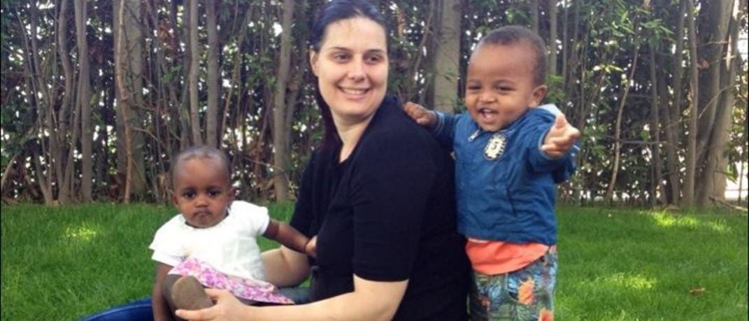 Ζευγάρι Τρικαλινών υιοθέτησε δύο παιδιά από την Αιθιοπία - Συγκλονιστική ιστορία αγάπης | 0 bovary.gr
