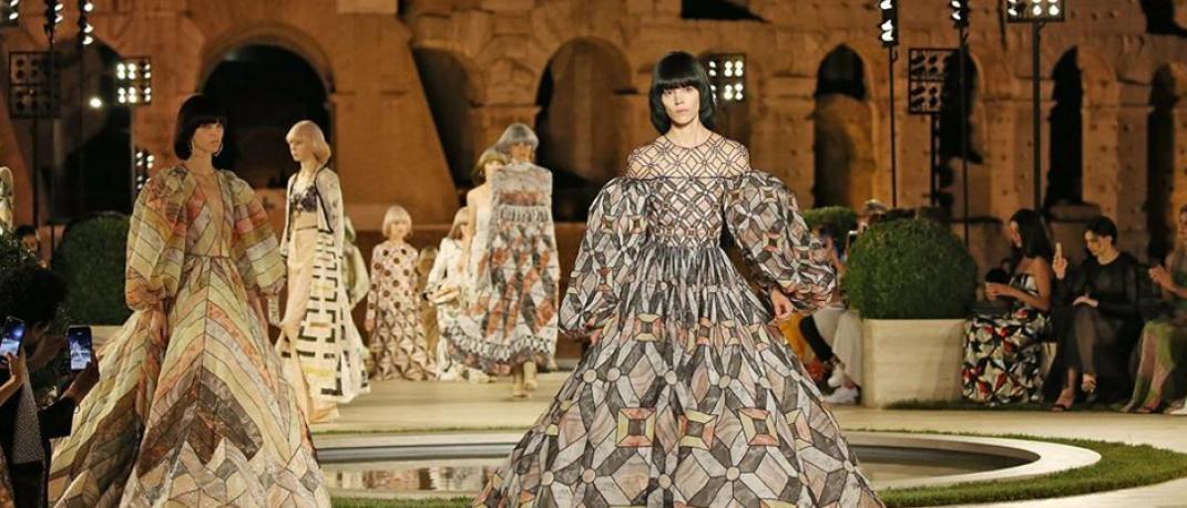 Fendi Haute Couture Show -H F/W συλλογή για το 2019, φόρος τιμής στον Kaiser της μόδας | 0 bovary.gr