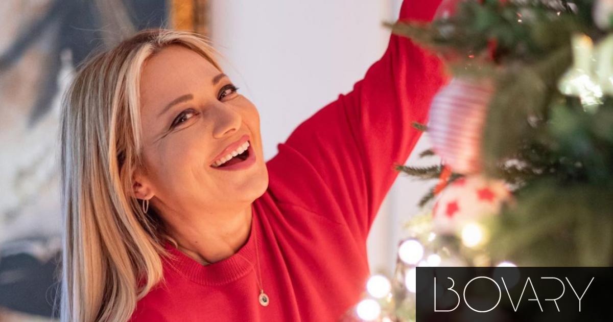 Nancy Zambetoglou decorates her Christmas tree – see photos from her living room