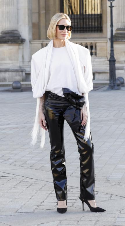 Πώς να φορέσετε το δερμάτινο παντελόνι μετά τα 50